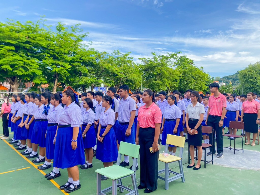 เข้าแถวเคารพธงชาติ