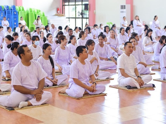 เข้าค่ายปฏิบัติธรรมครู